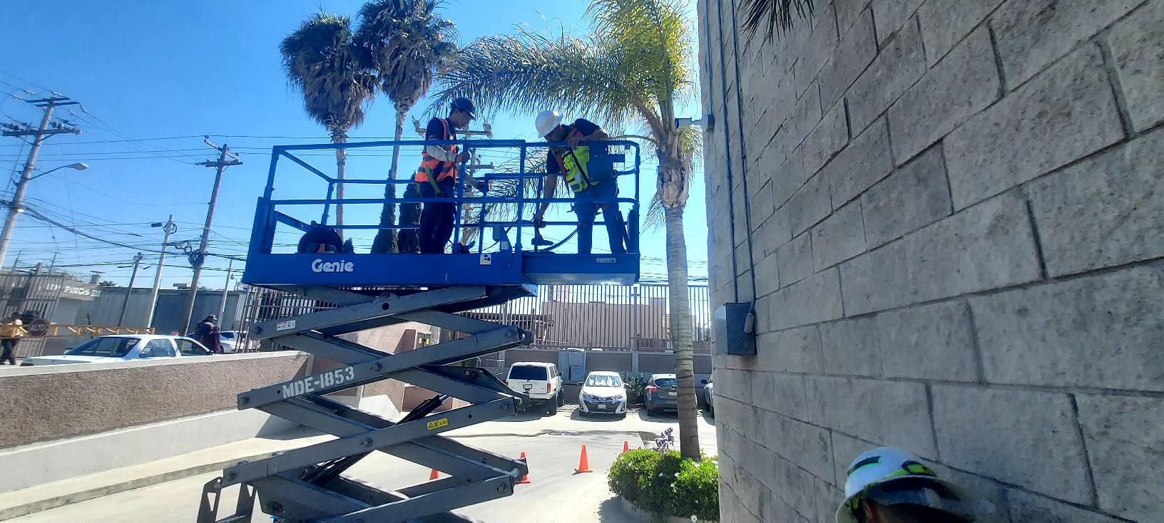 Equipo TSI trabajando en una instalación industrial