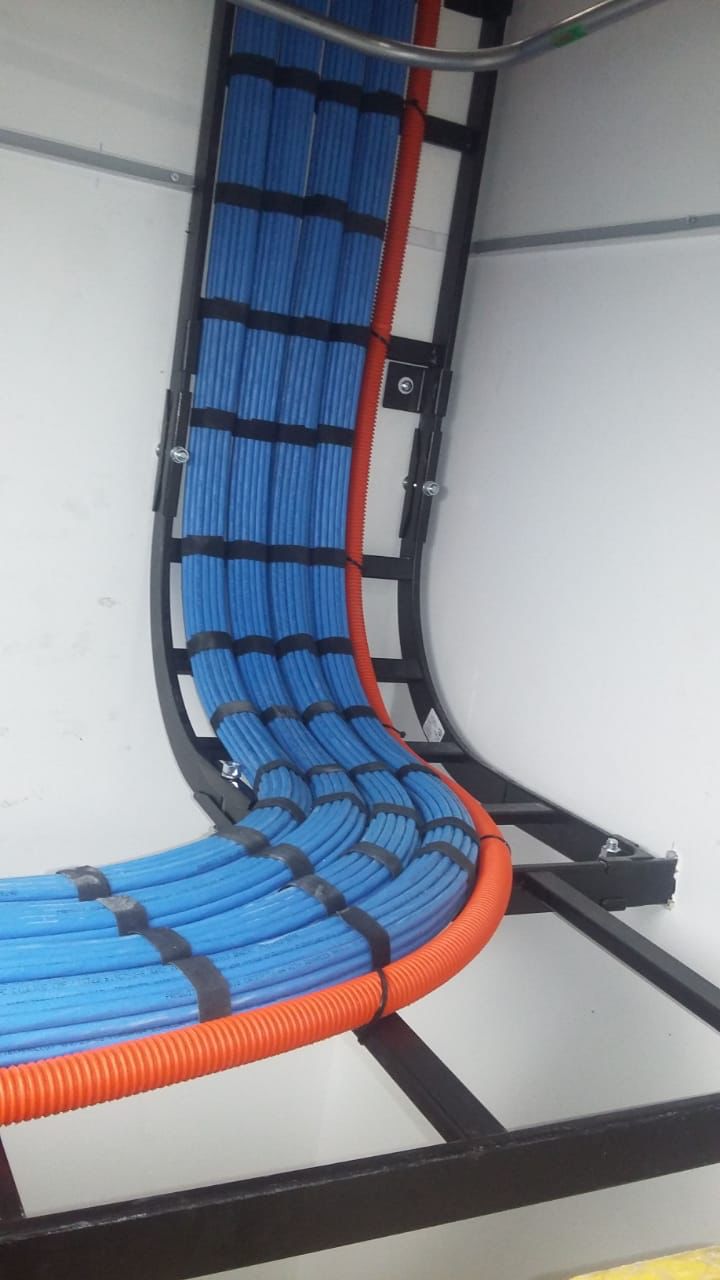 Proyecto de fibra óptica e infraestructura